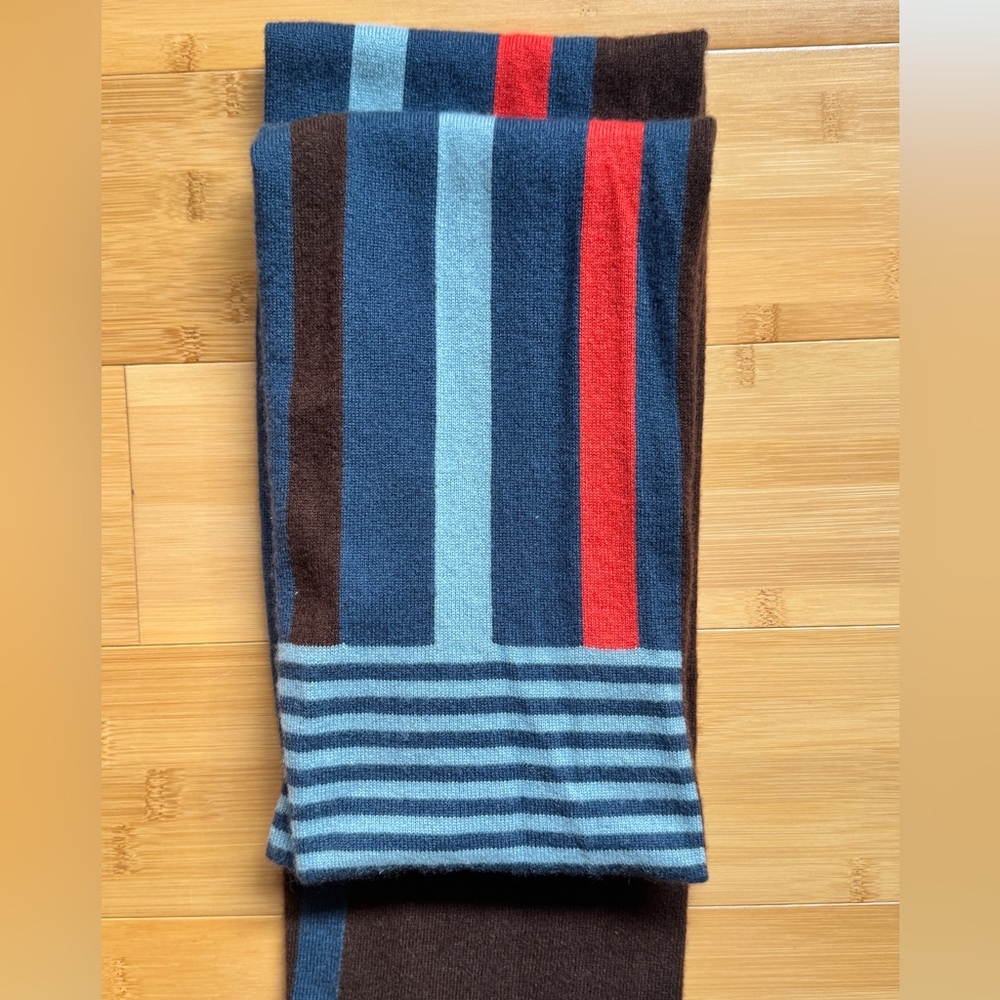 Armand Diradourian Cashmere Scarf in Rich Brown and Blue

#cashmere
#scarf - Picture 3 of 6